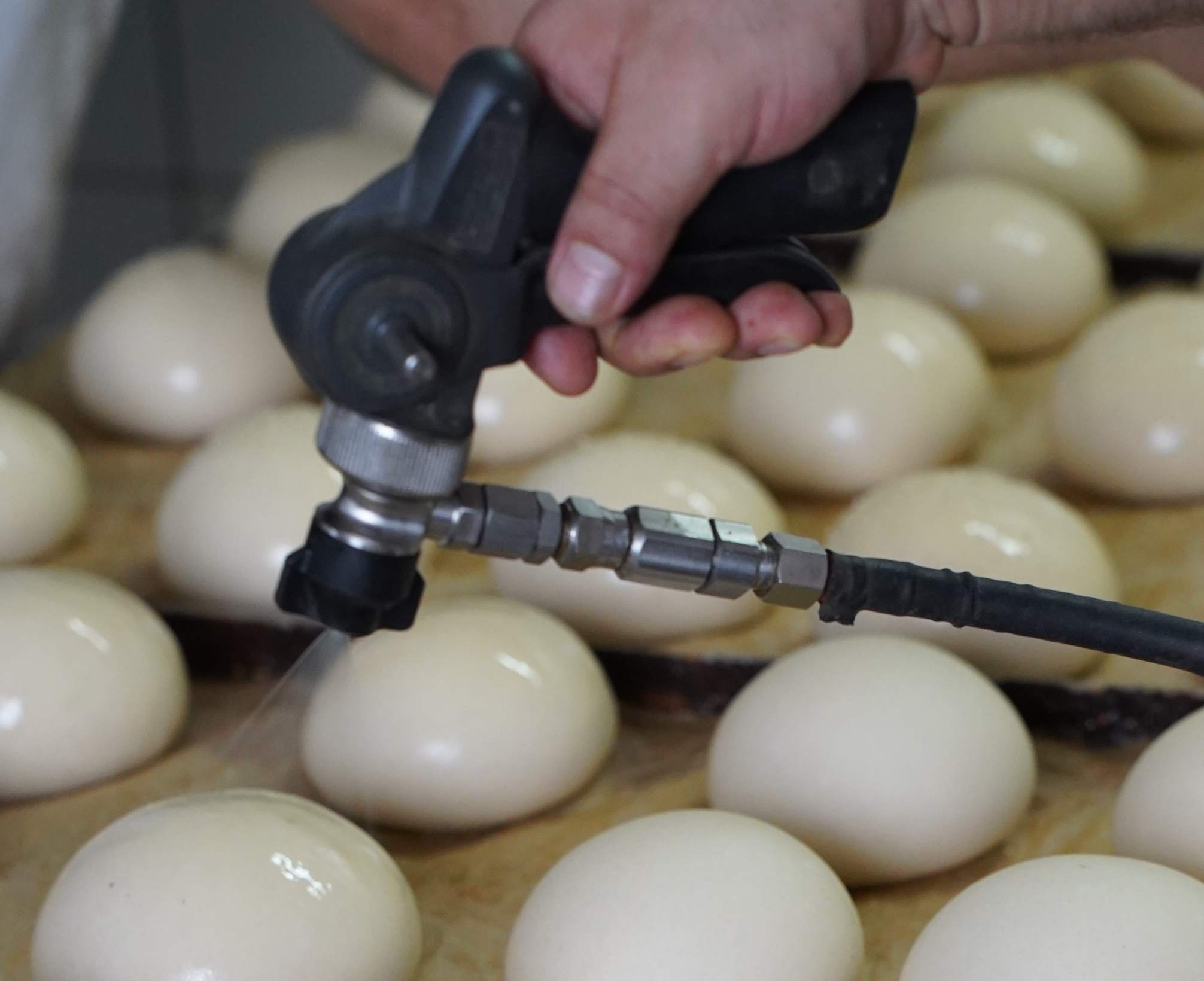 Bäcker Hände mit Mehl